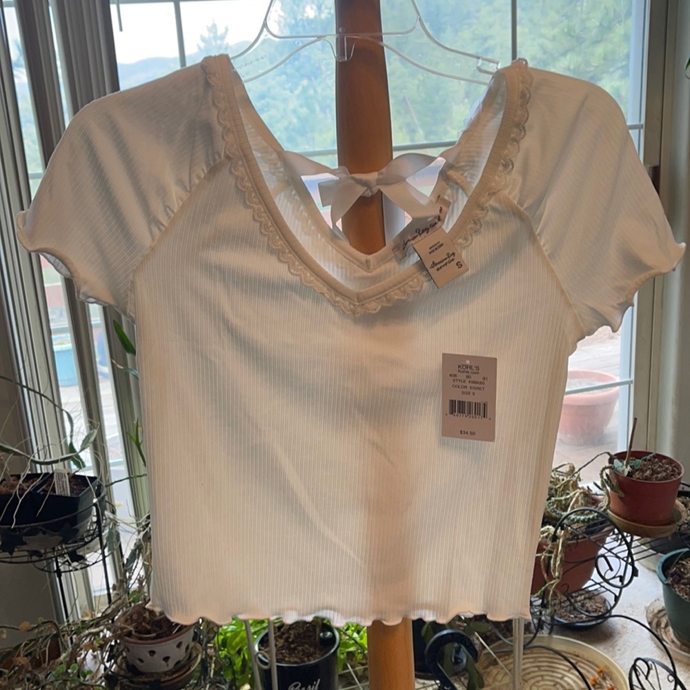 NWT American Rag cropped top. Size x-small